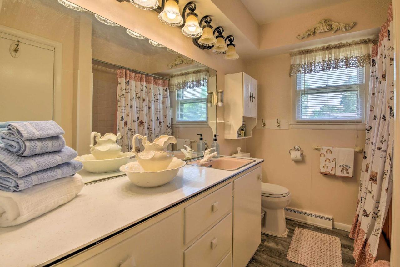Bright Springfield Home Walk To Nature Center! Exterior foto